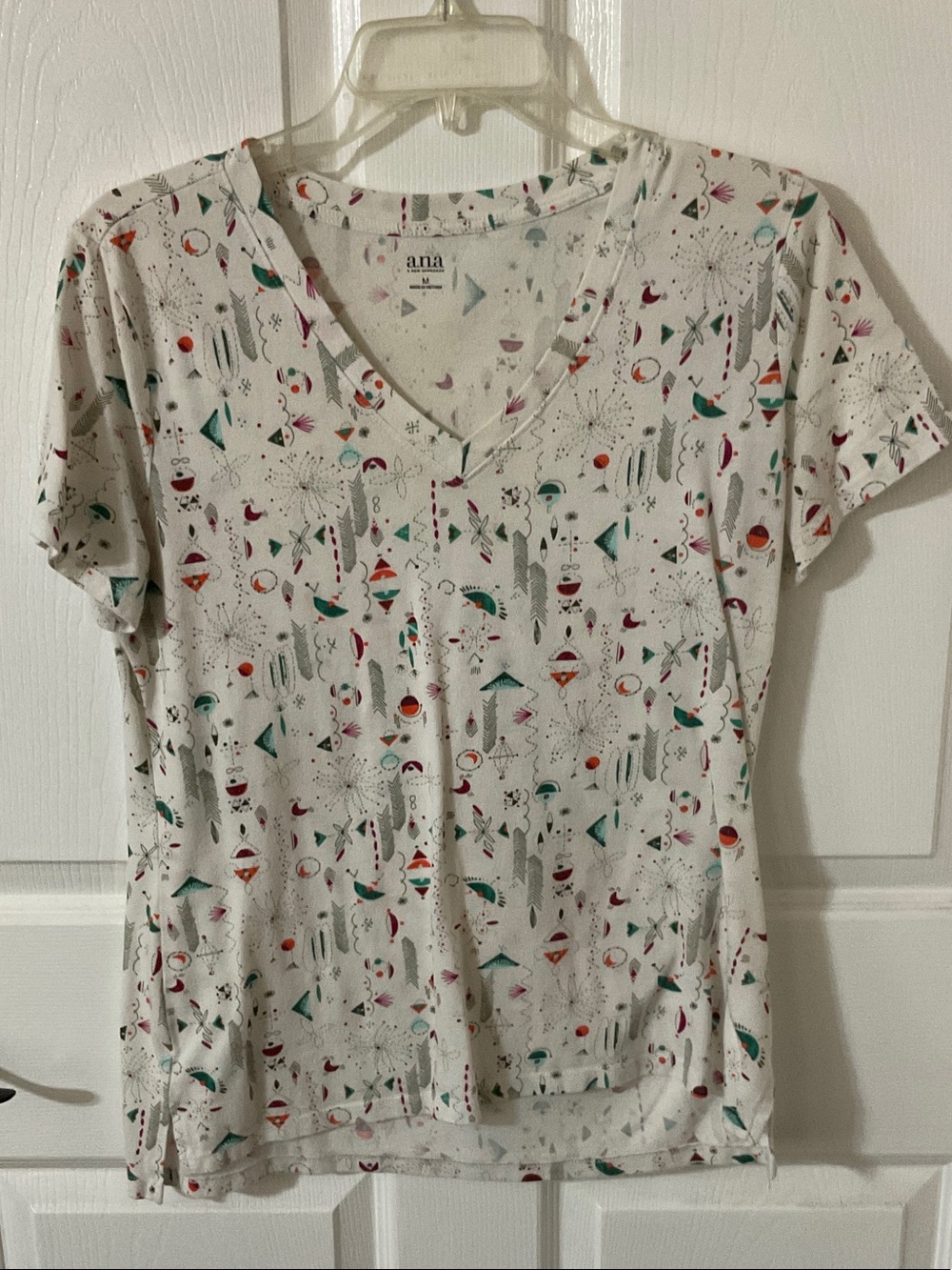 a.n.a White V-Neck Short Sleeve Tee with Teal and Red Geometric Print